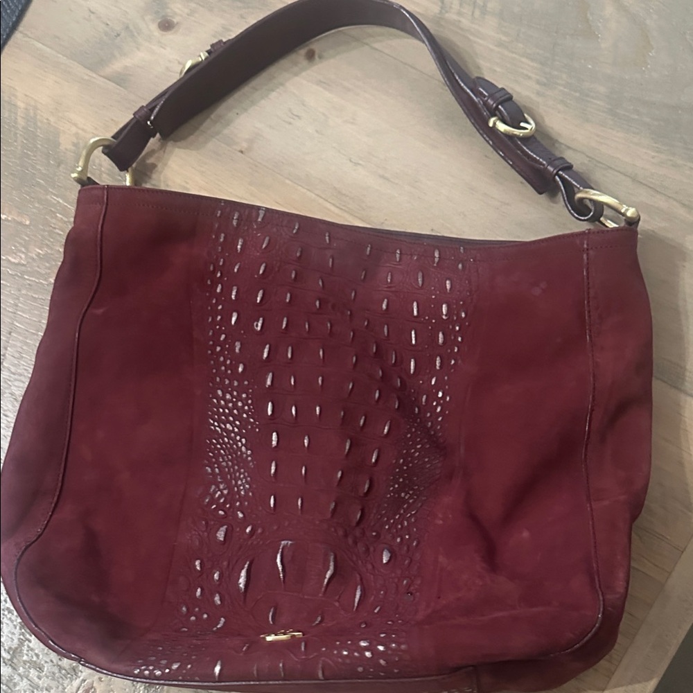 Brahmin
Elegant Burgundy Leather Shoulder Bag